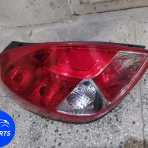 چراغ خطر اصلی چپ هیوندای i20 یکی از قطعات مهم ظاهر خودرو است