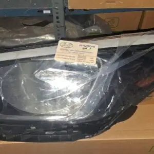 چراغ جلو چپ هیوندای i20 کرمان موتور شماره فنی 92101C8000 عملکرد روشنایی مناسبی دارد