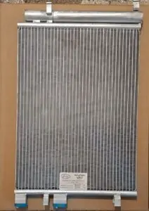 کندانسور کولر هیوندای i20 مدل 2011 شماره فنی 976061J010،یک قطعه اصلی است