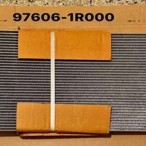 رادیاتور کندانسور کولر هیوندا i20 مدل 2013 تا 2015 با شناسه 97606-1R050 یکی از قطعات حیاتی در سیستم تهویه مطبوع خودرو است